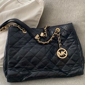 MICHAEL KORS QUILTED LEATHER SHOULDER BAG~